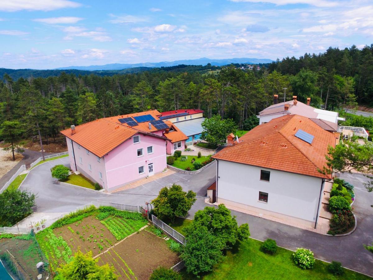 Finida, Motel, Restavracija In Pivovarna Obrov Exterior photo